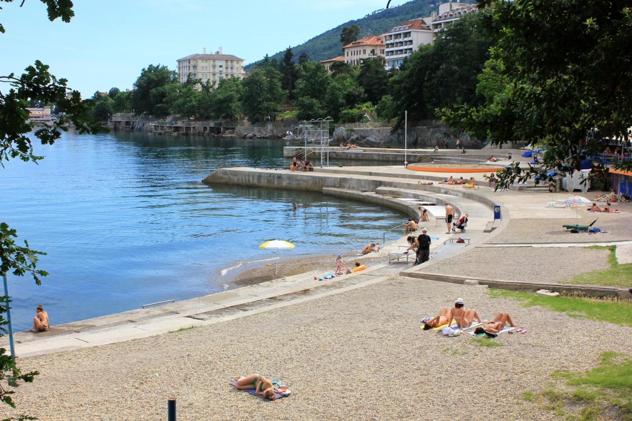 Family Friendly Apartments With A Swimming Pool Lovran, Opatija - 14178 Extérieur photo